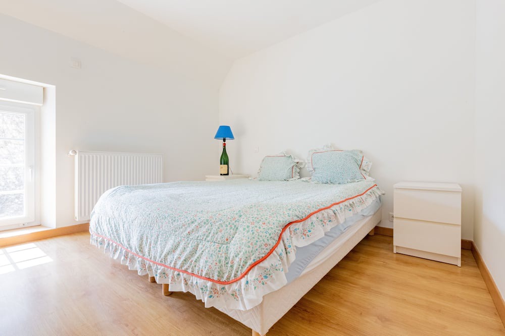 Photo of Bedroom in Cerences