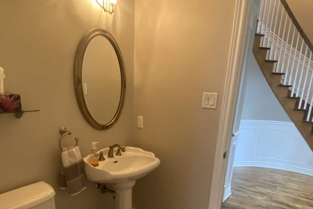 Photo of Bathroom in Blainville