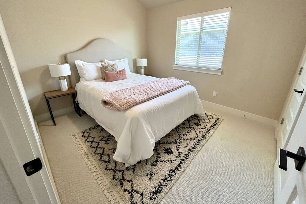 Photo of Bedroom in Manor