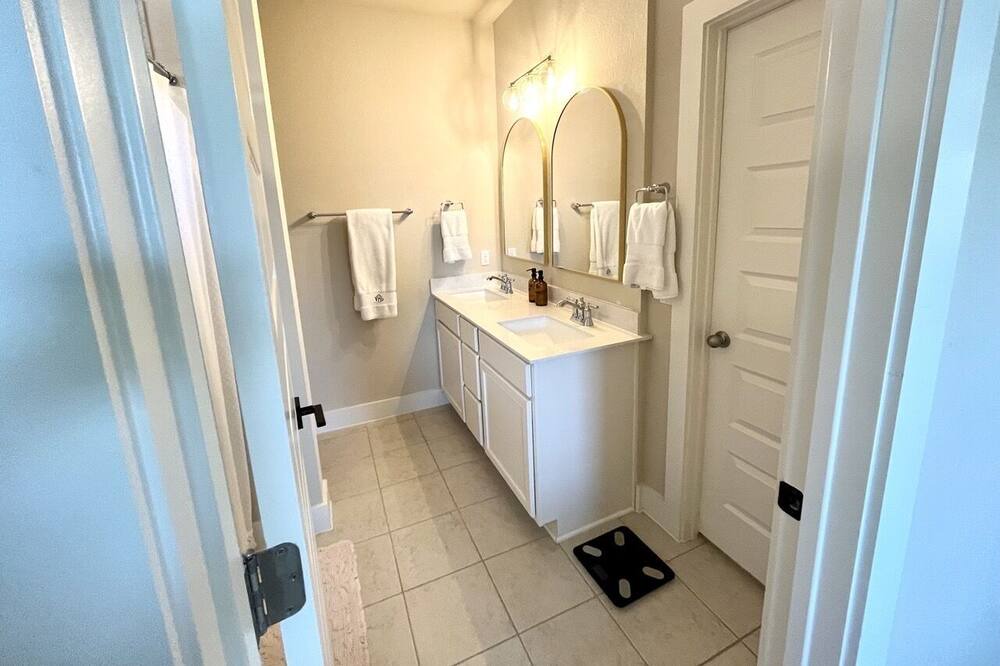 Photo of Bathroom in Manor