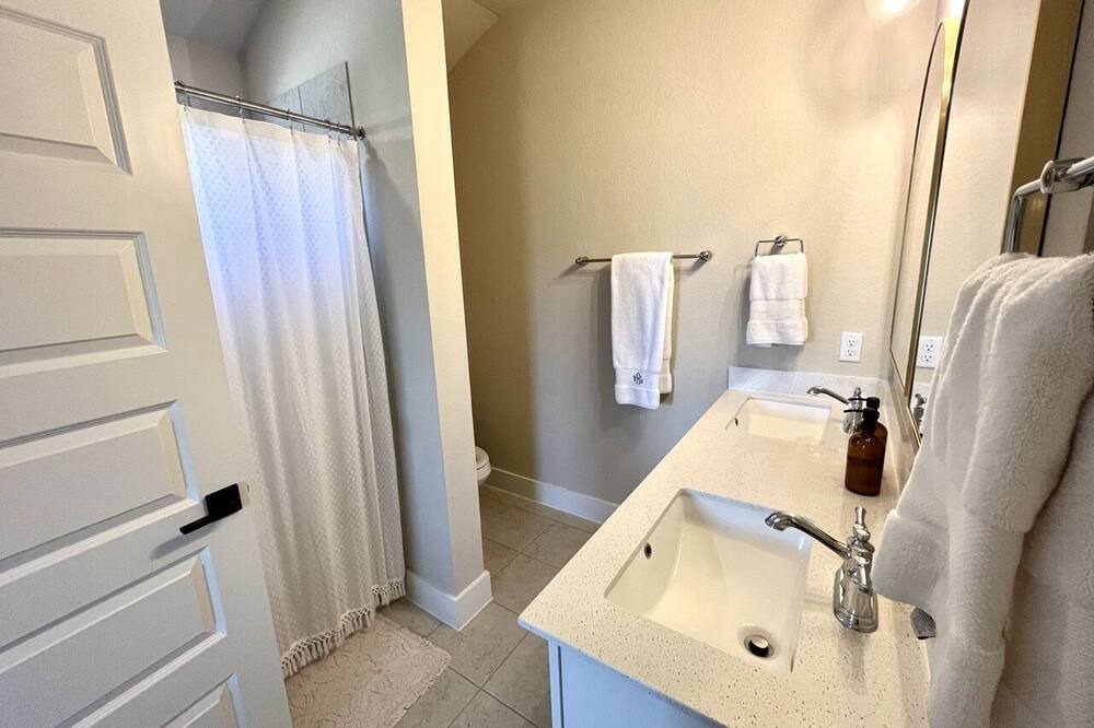 Photo of Bathroom in Manor