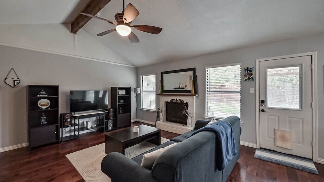 Photo of Livingroom in South Arlington