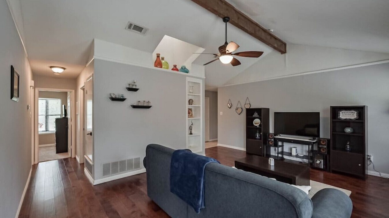 Photo of Livingroom in South Arlington