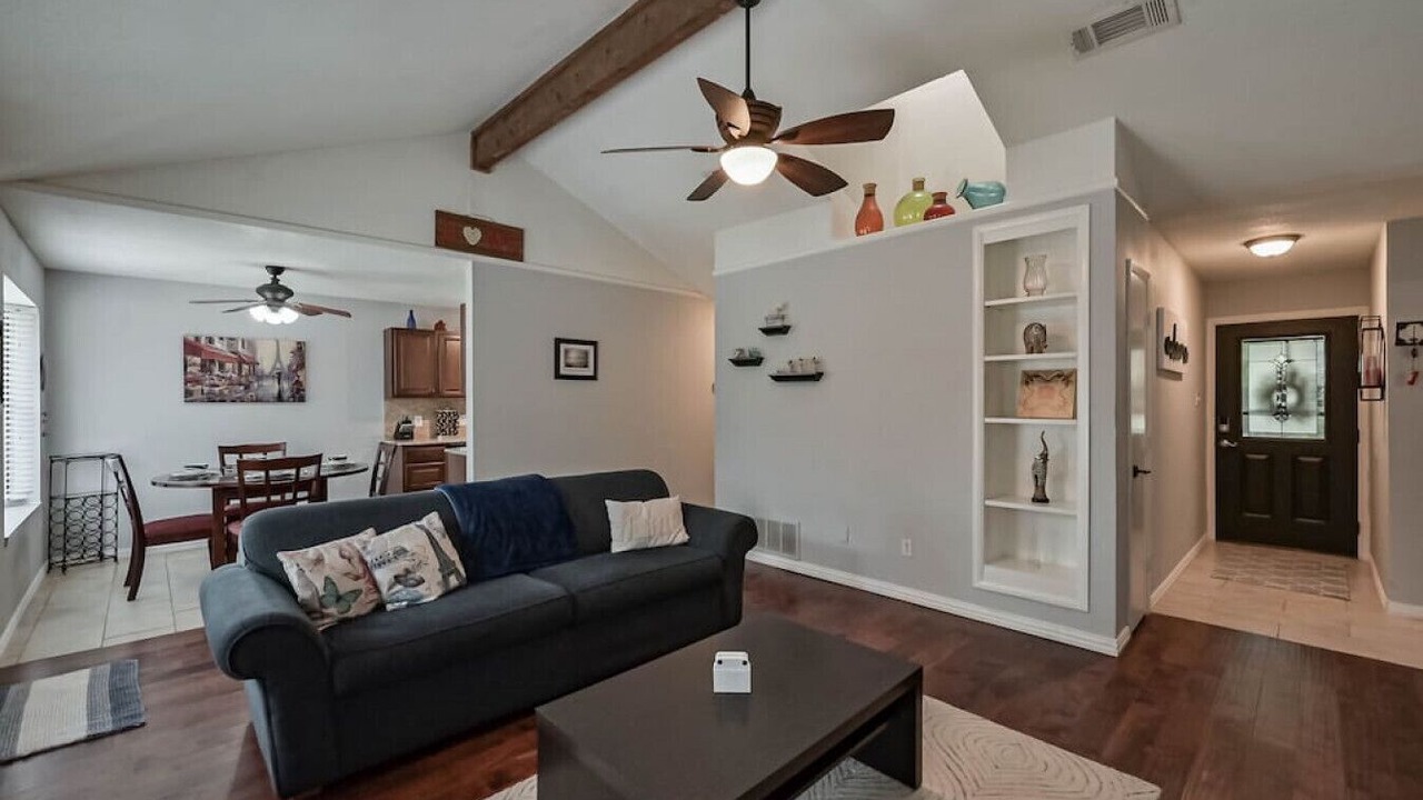 Photo of Livingroom in South Arlington