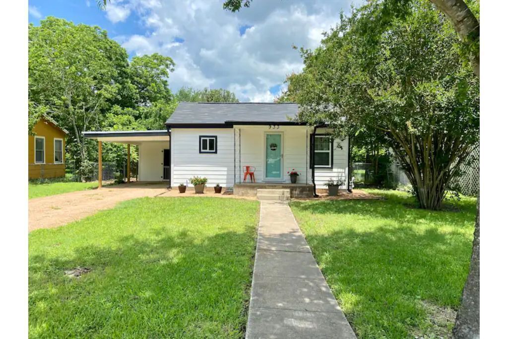 Photo of Outdoor in Lockhart