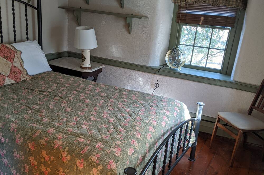 Photo of Bedroom in Blooming Glen