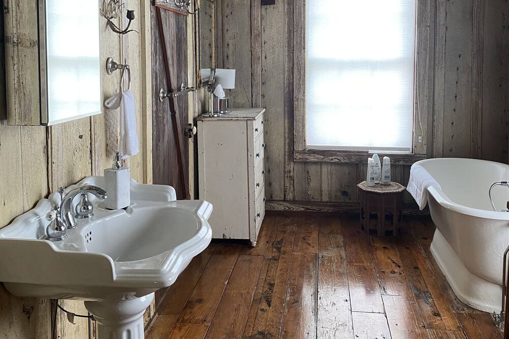 Photo of Bathroom in Round Top
