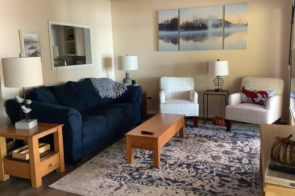 Photo of Livingroom in Oakhurst