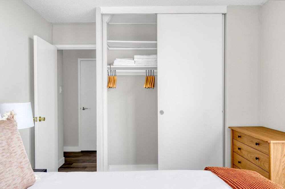 Photo of Bedroom in Edgewater Beach