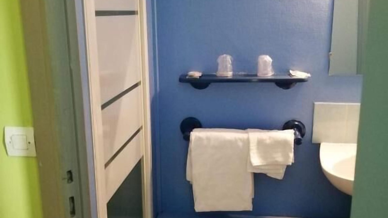 Photo of Bathroom in Saint-Aubin-Les-Elbeuf