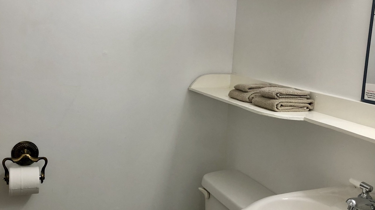 Photo of Bathroom in Haileybury