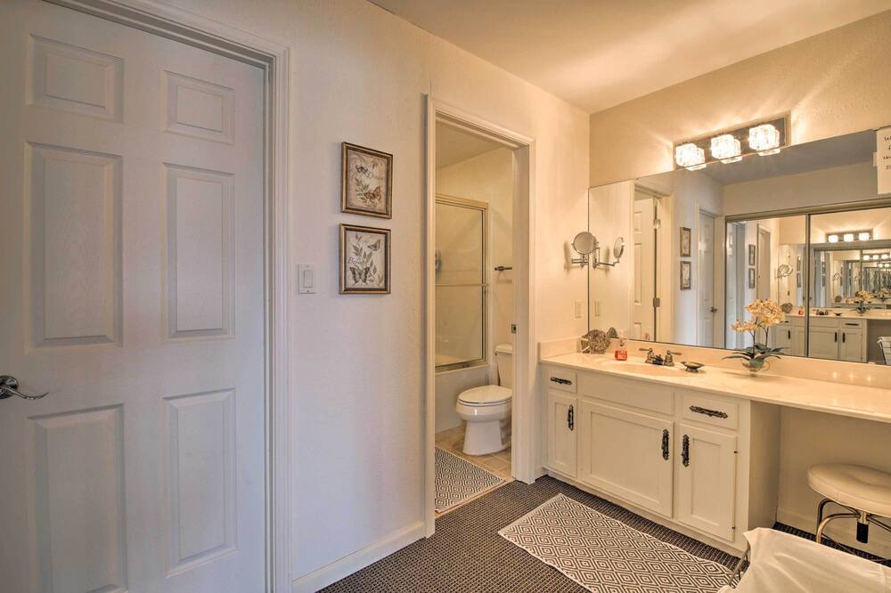Photo of Bathroom in Lampe