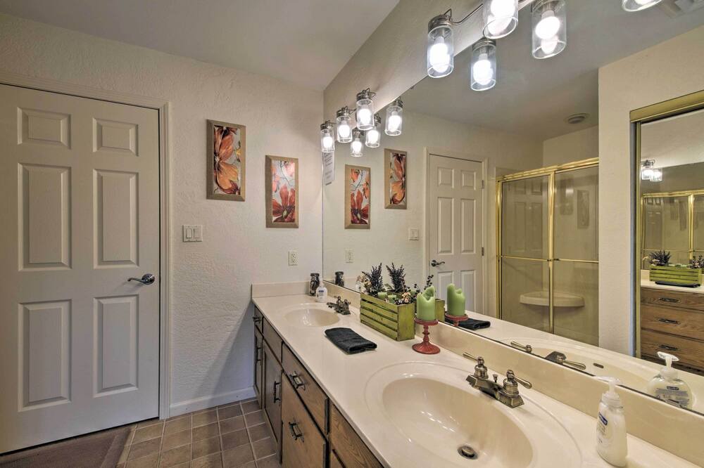 Photo of Bathroom in Lampe