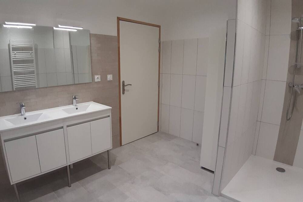 Photo of Bathroom in Othis
