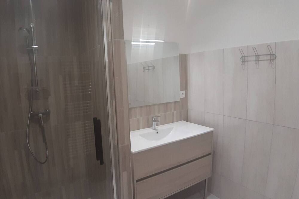 Photo of Bathroom in Othis