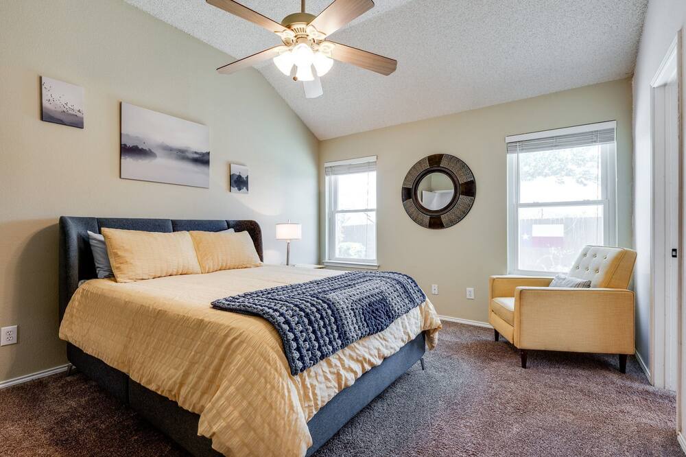 Photo of Bedroom in Southwest Arlington