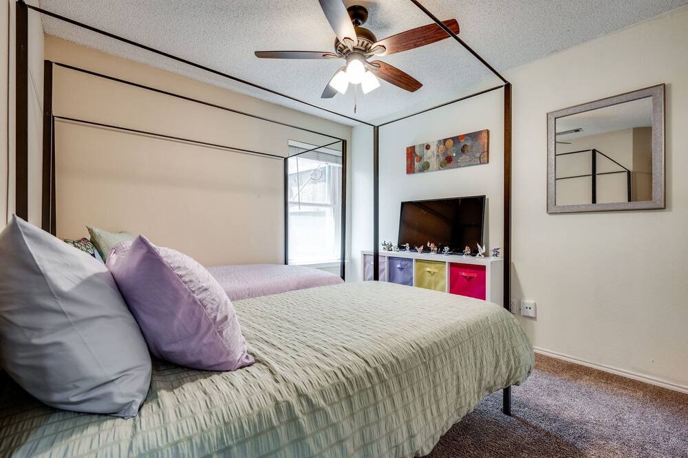 Photo of Bedroom in Southwest Arlington