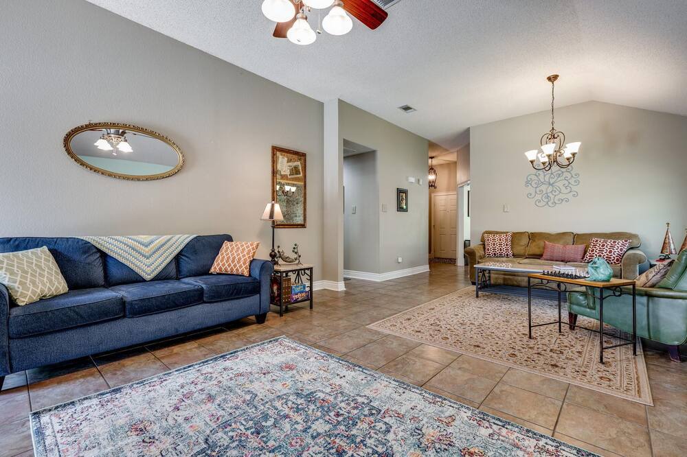 Photo of Livingroom in Southwest Arlington