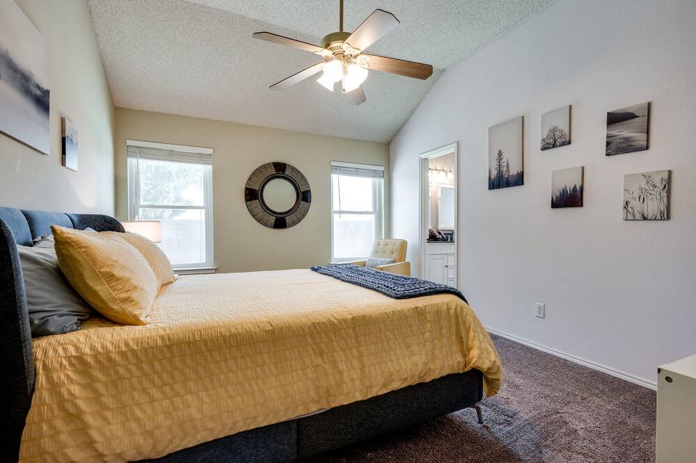 Photo of Bedroom in Southwest Arlington