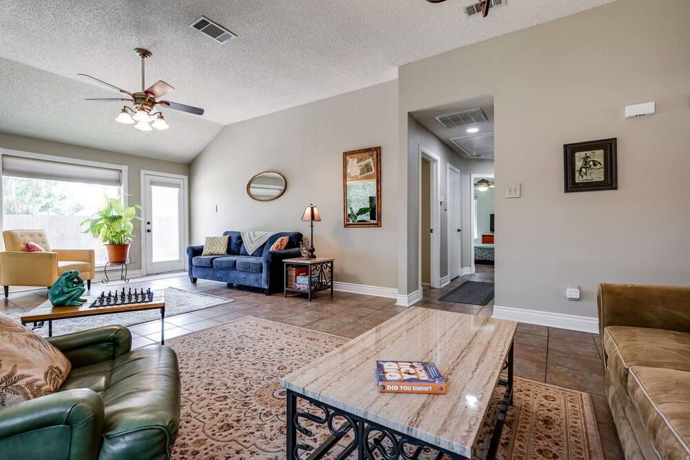 Photo of Livingroom in Southwest Arlington