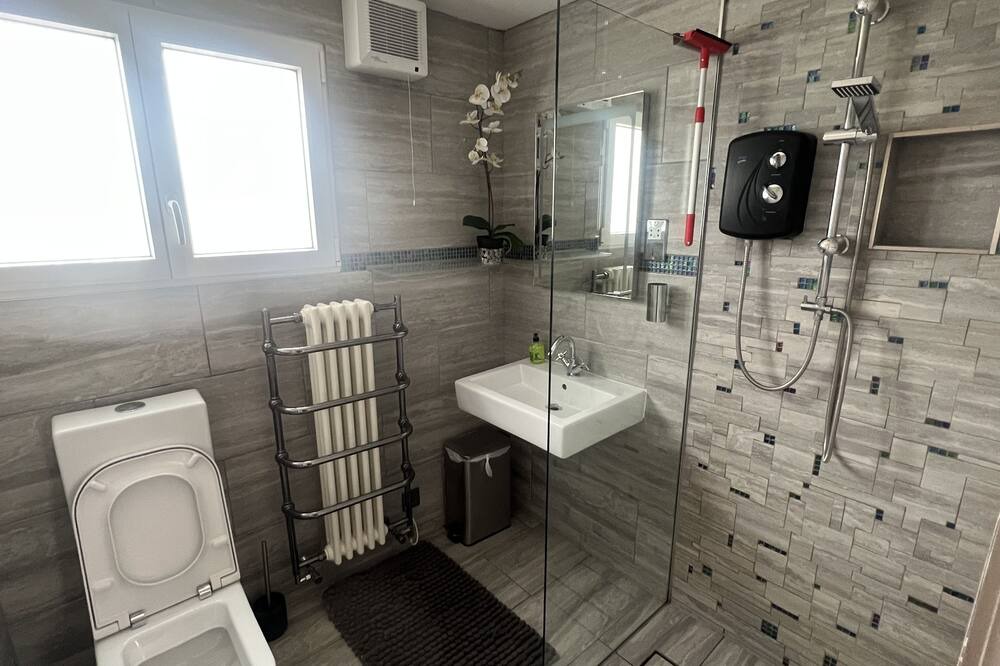 Photo of Bathroom in Camber