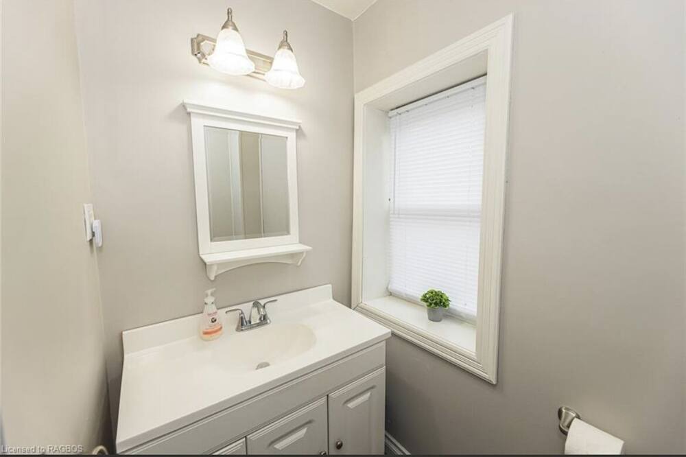 Photo of Bedroom in Kincardine