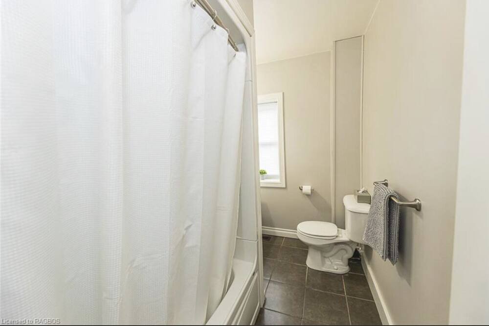 Photo of Bathroom in Kincardine