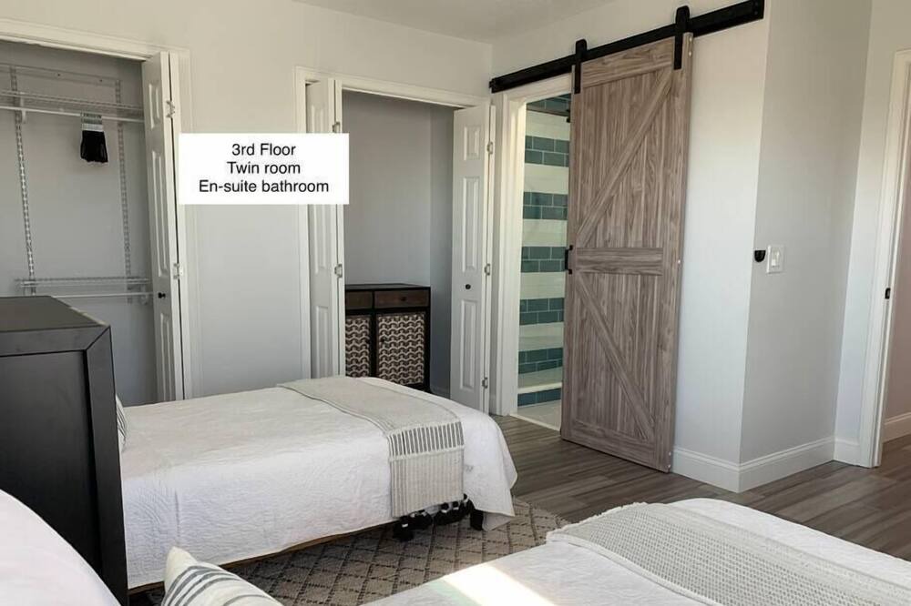 Photo of Bedroom in Neptune Beach
