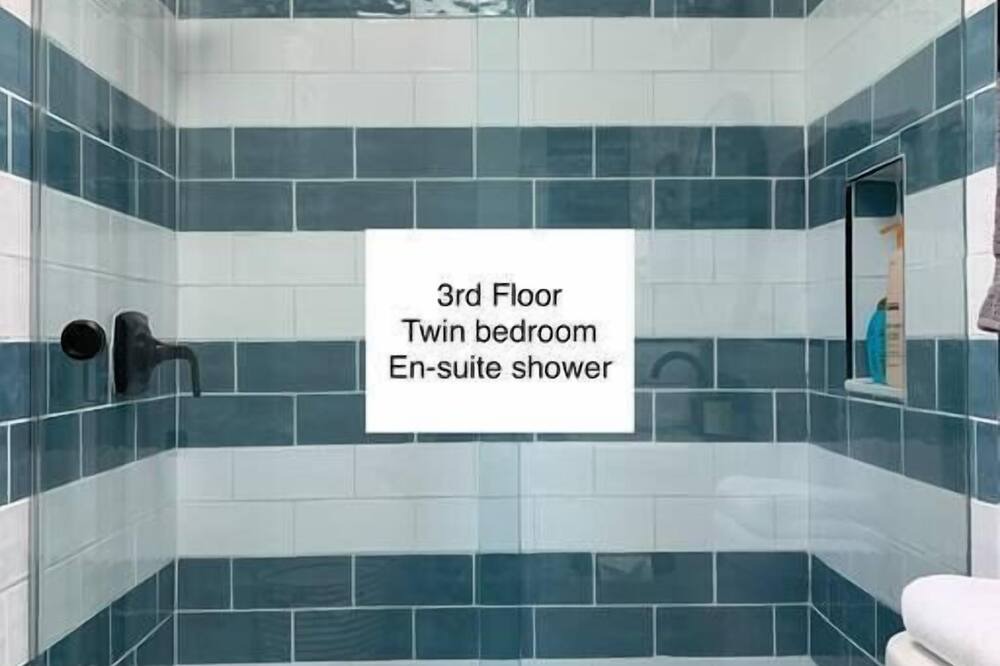 Photo of Bathroom in Neptune Beach
