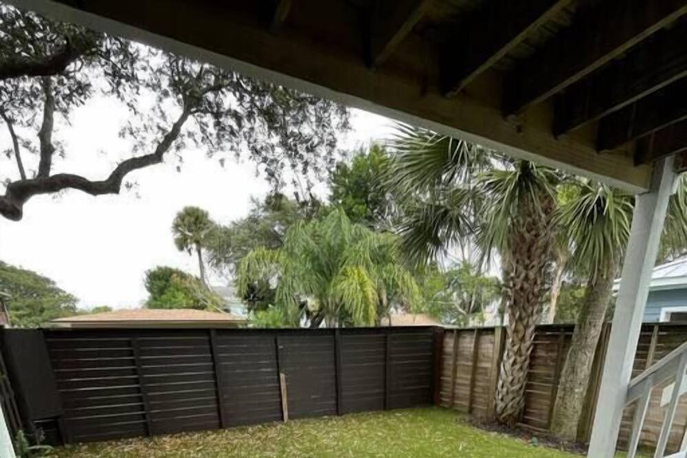 Photo of Patio Balcony in Neptune Beach