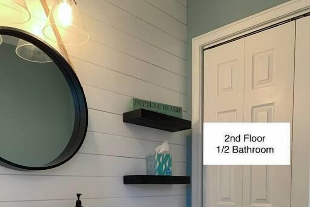 Photo of Bathroom in Neptune Beach