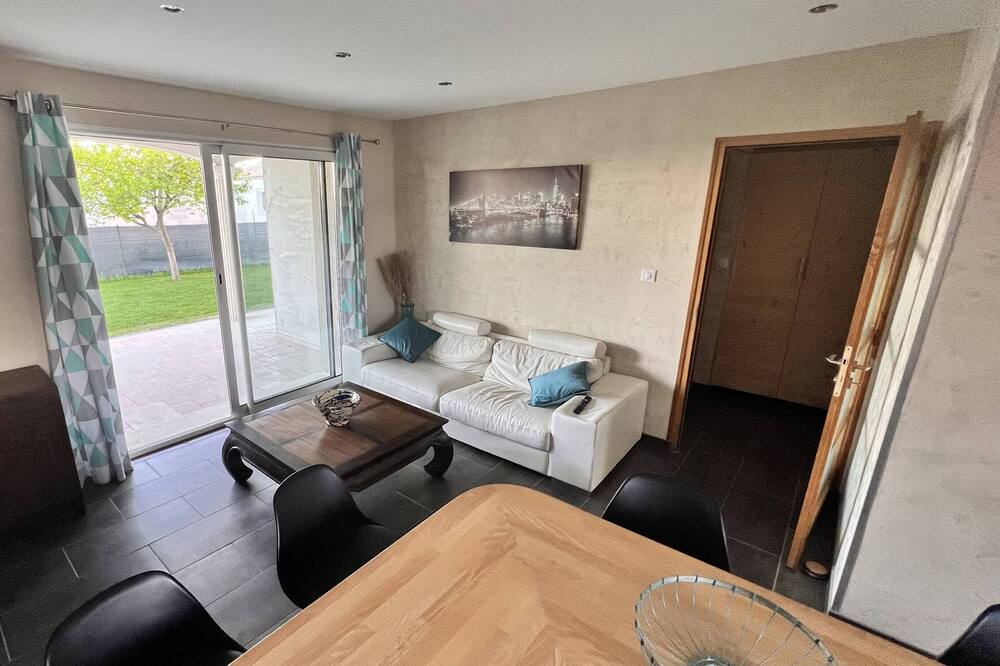 Photo of Livingroom in Saint-Laurent-d'Aigouze