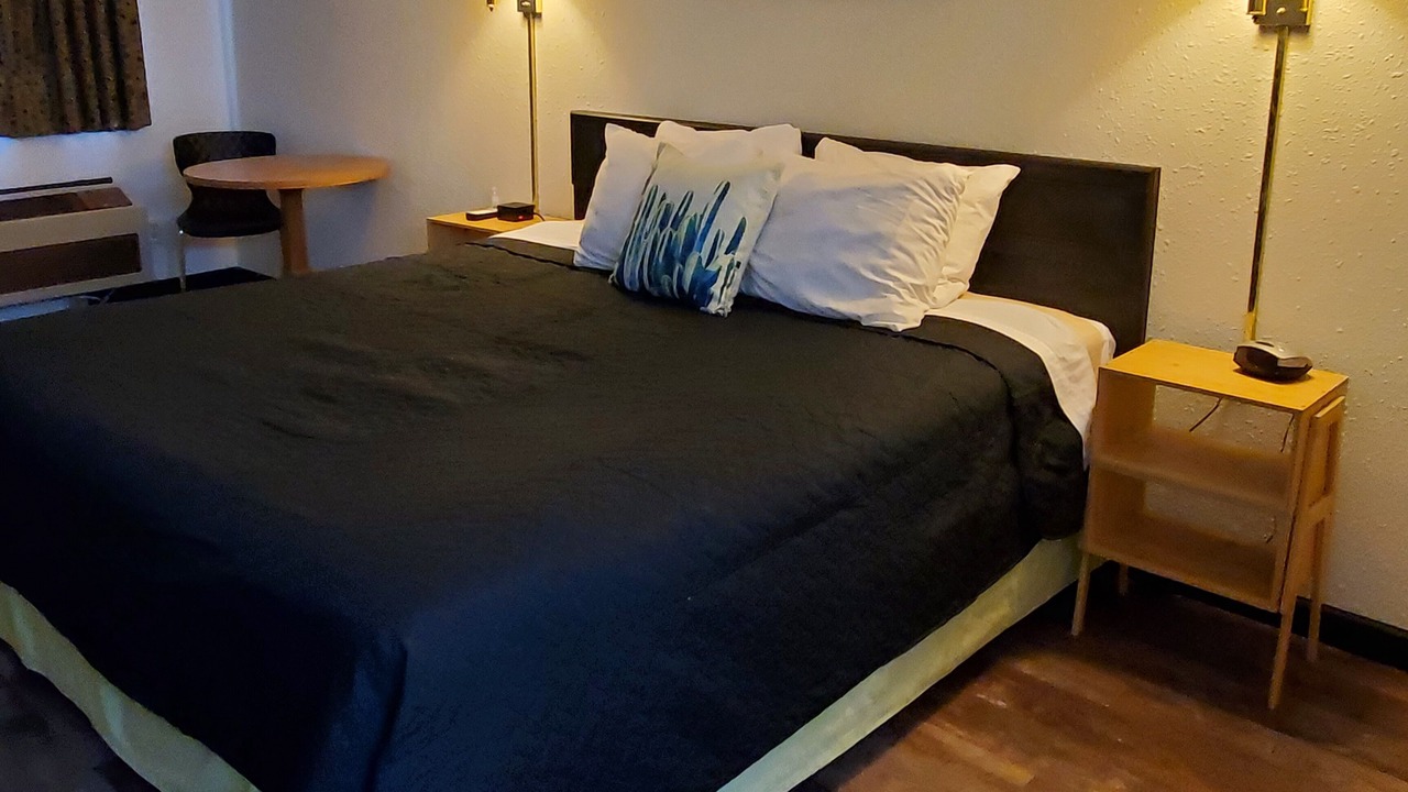 Photo of Bedroom in Mountain Grove