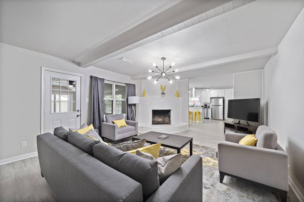 Photo of Livingroom in Spring Branch West
