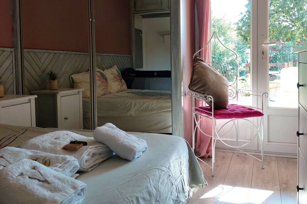 Photo of Bedroom in Lamanon