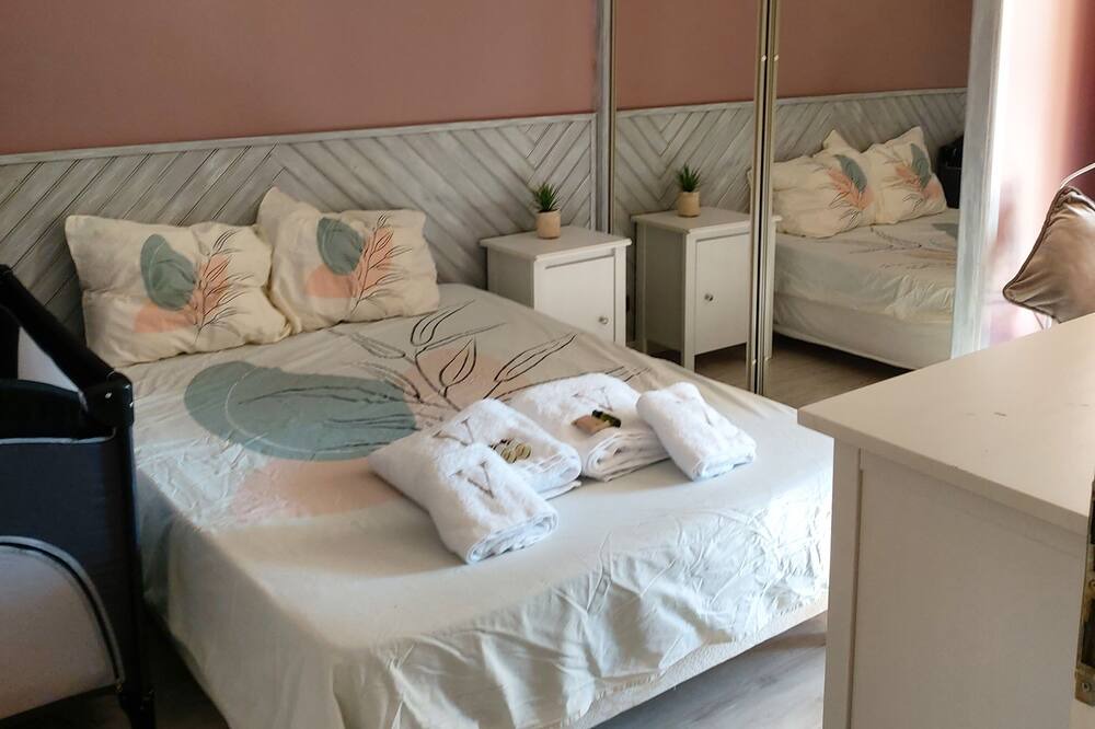 Photo of Bedroom in Lamanon