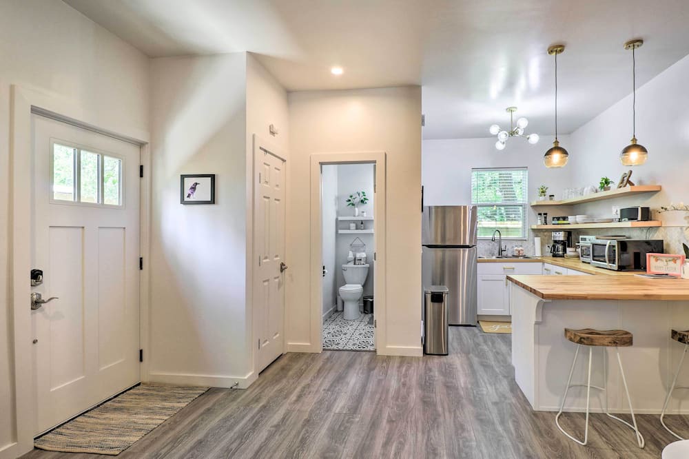 Photo of Livingroom in Hudson Bend