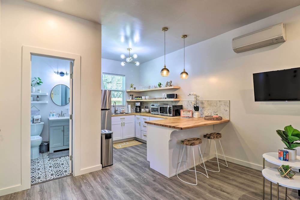 Photo of Livingroom in Hudson Bend
