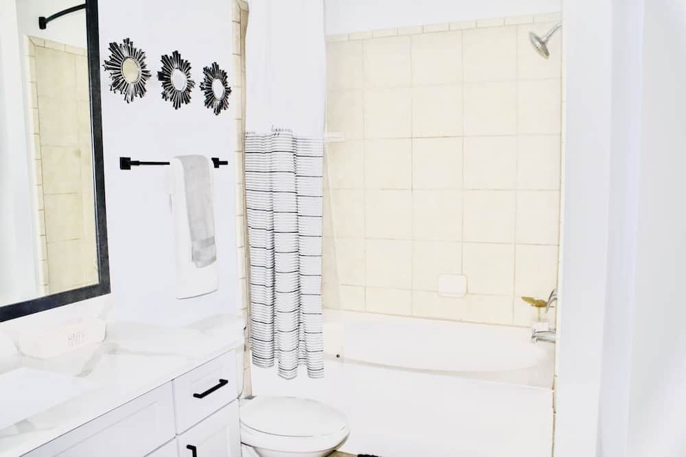 Photo of Bathroom in Lavista Park