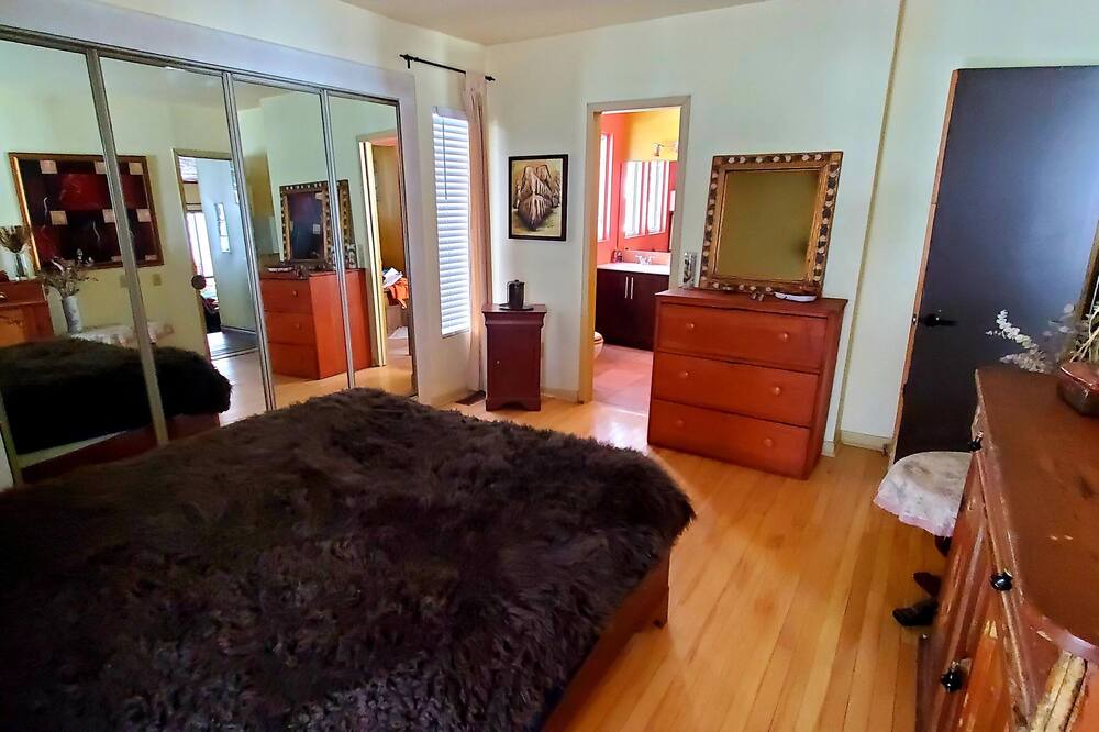Photo of Bedroom in Sainte-Ann-des-Lacs