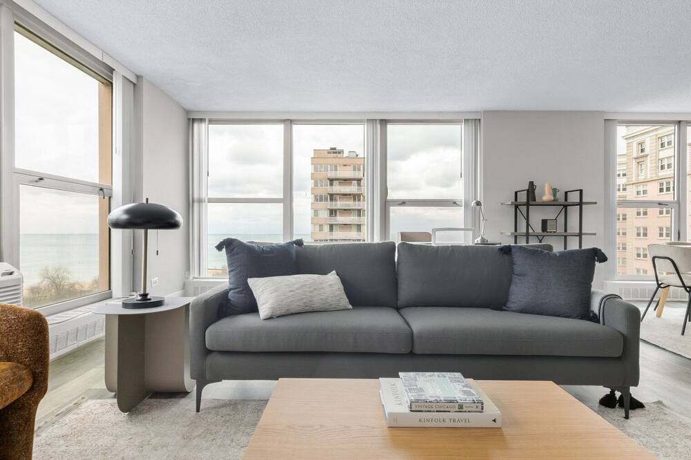 Photo of Livingroom in Edgewater Beach