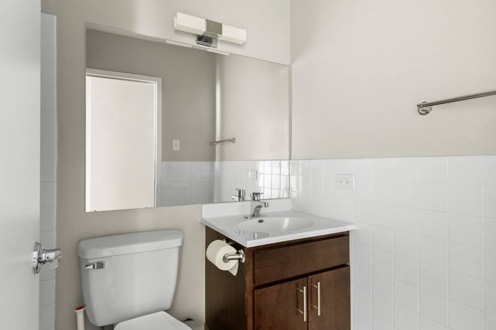 Photo of Bathroom in Edgewater Beach