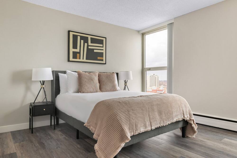 Photo of Bedroom in Edgewater Beach
