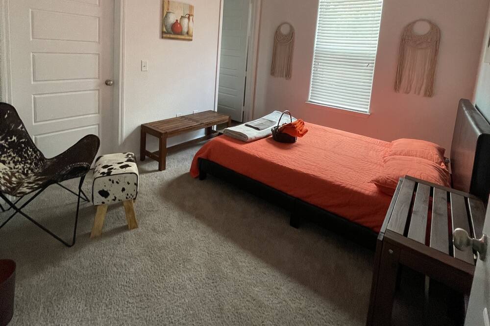 Photo of Bedroom in Alden Bridge