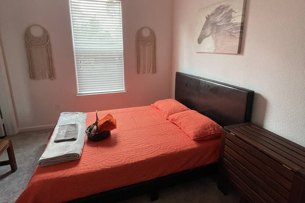 Photo of Bedroom in Alden Bridge