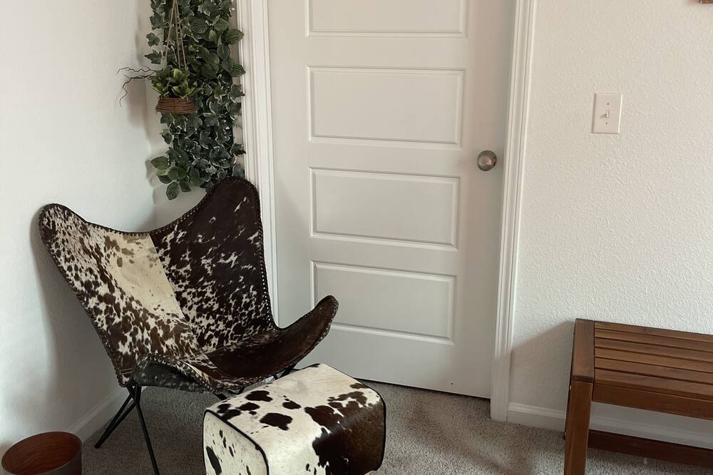 Photo of Livingroom in Alden Bridge