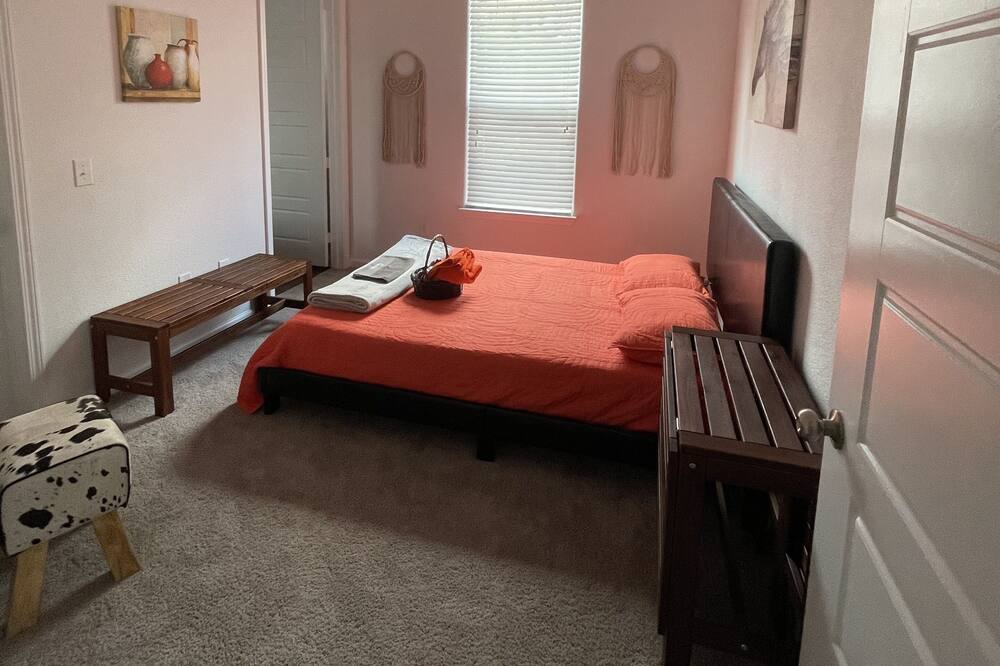 Photo of Bedroom in Alden Bridge