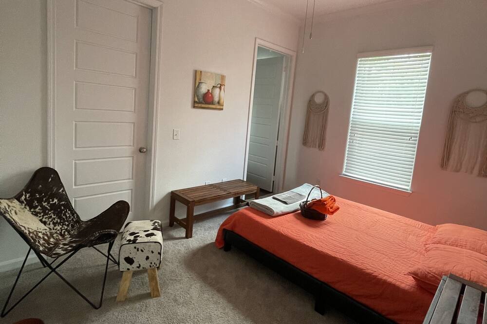 Photo of Bedroom in Alden Bridge