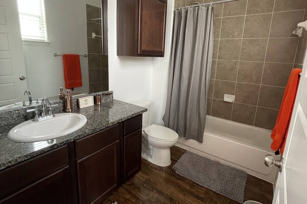 Photo of Bathroom in Alden Bridge