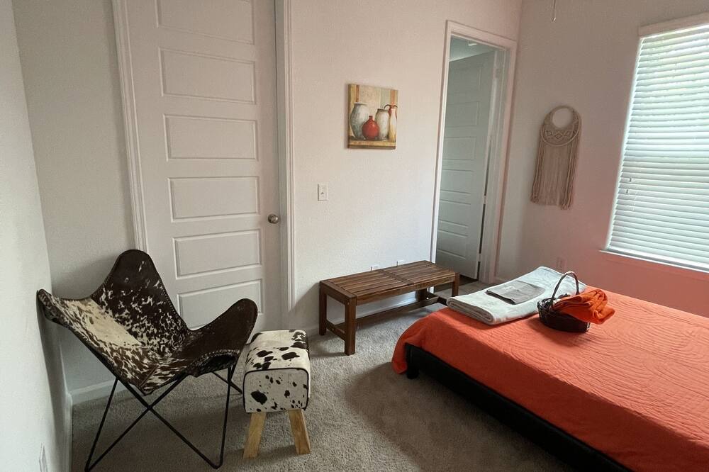 Photo of Bedroom in Alden Bridge